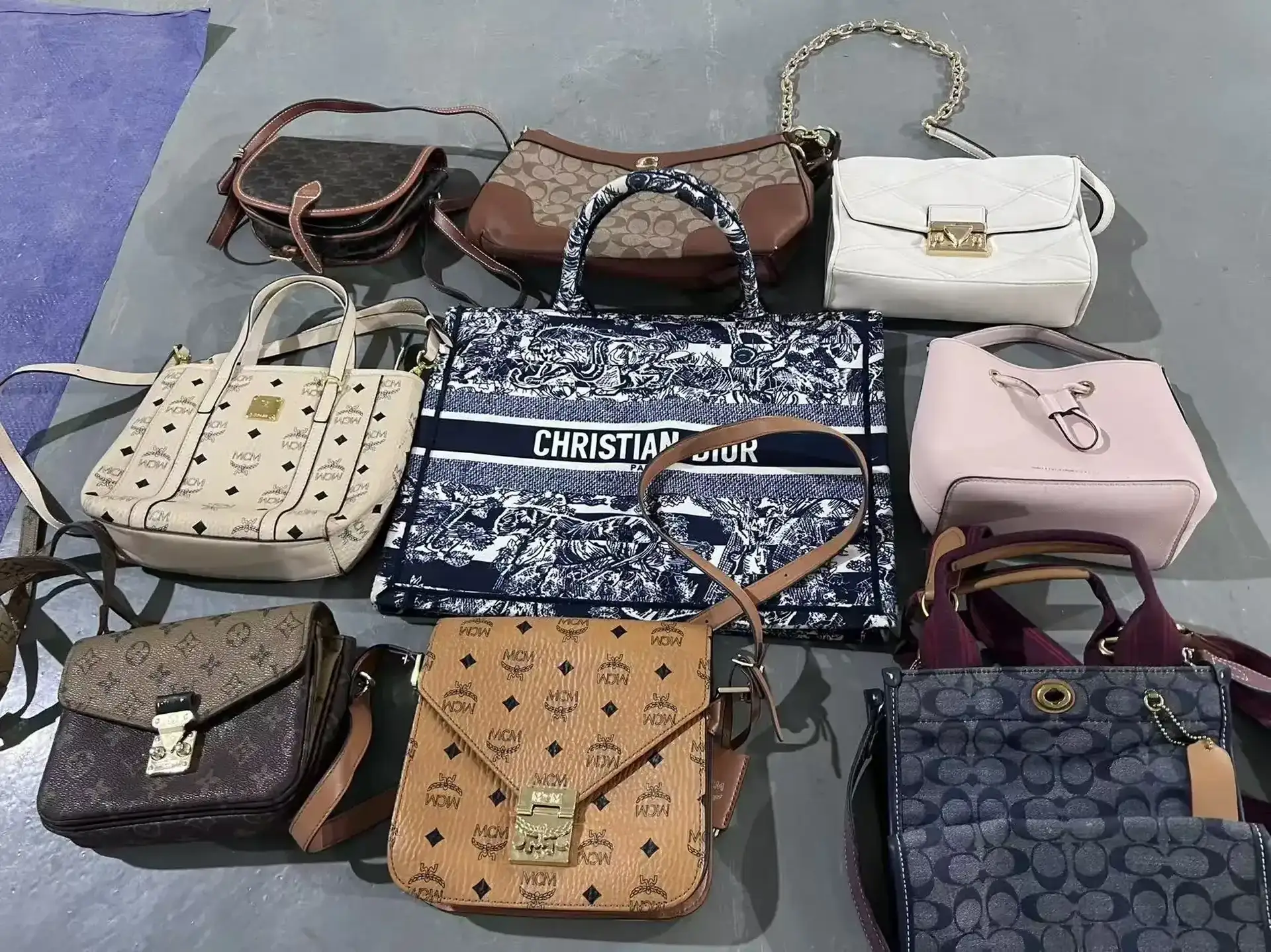 RealismThrift Wholesale Used Brand Backpacks - Luxury Branded Second-Hand Bags Bulk Inventory