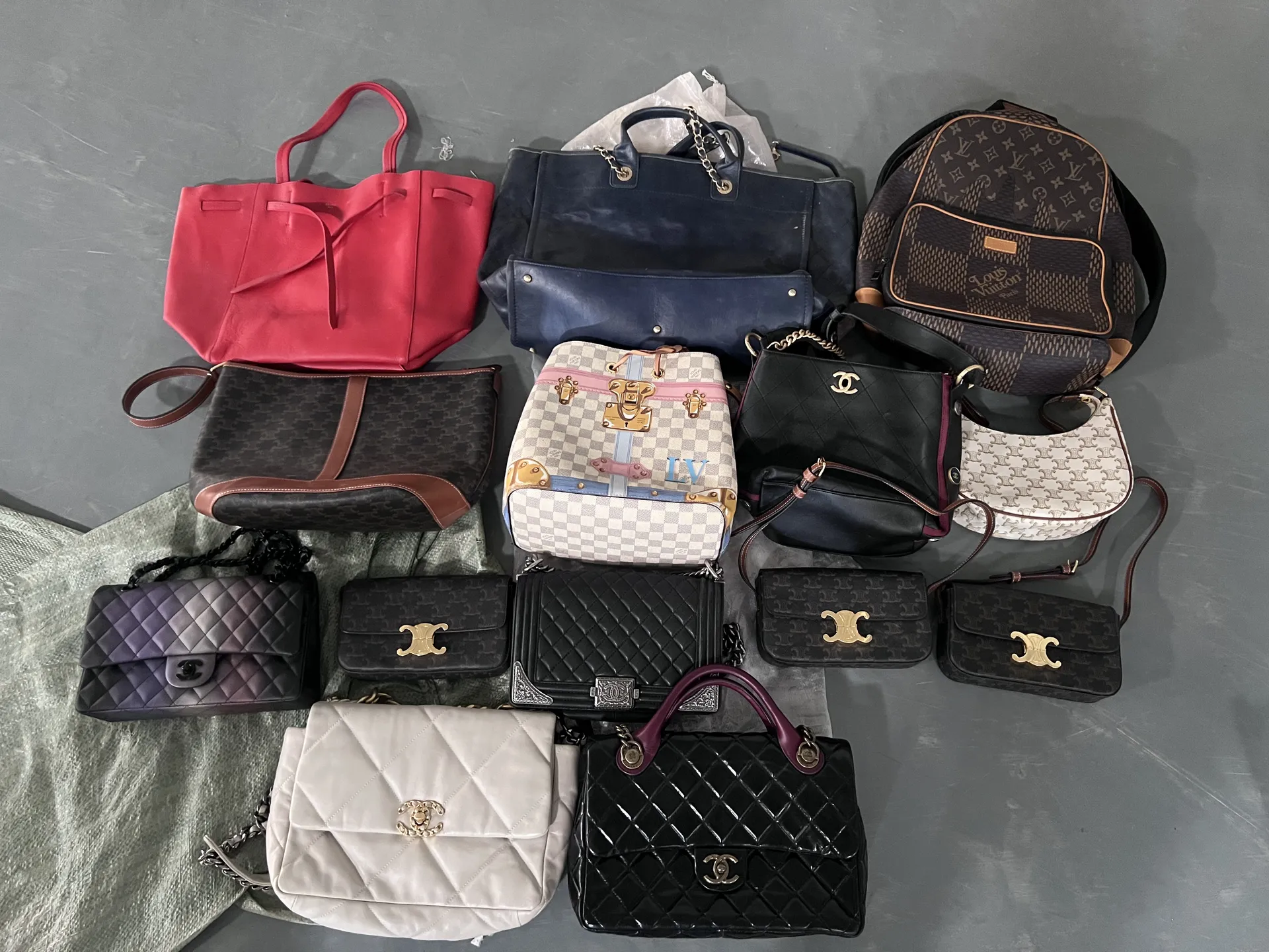 RealismThrift Wholesale Used Brand Shoulder Bags - Luxury Branded Second-Hand Bags Bulk Inventory