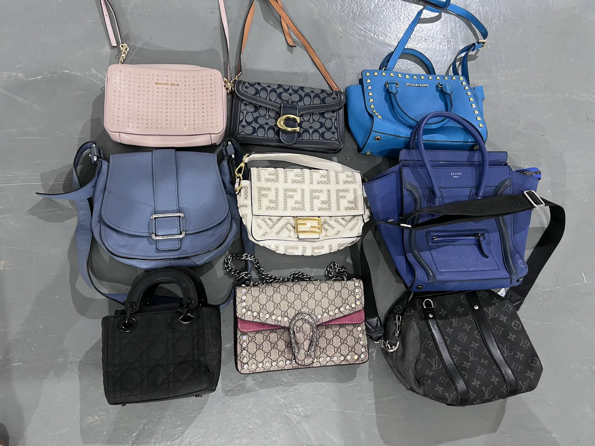 RealismThrift Bag Quality Inspection Step 01 - Initial Sorting by Type for Global Wholesale Branded Bags