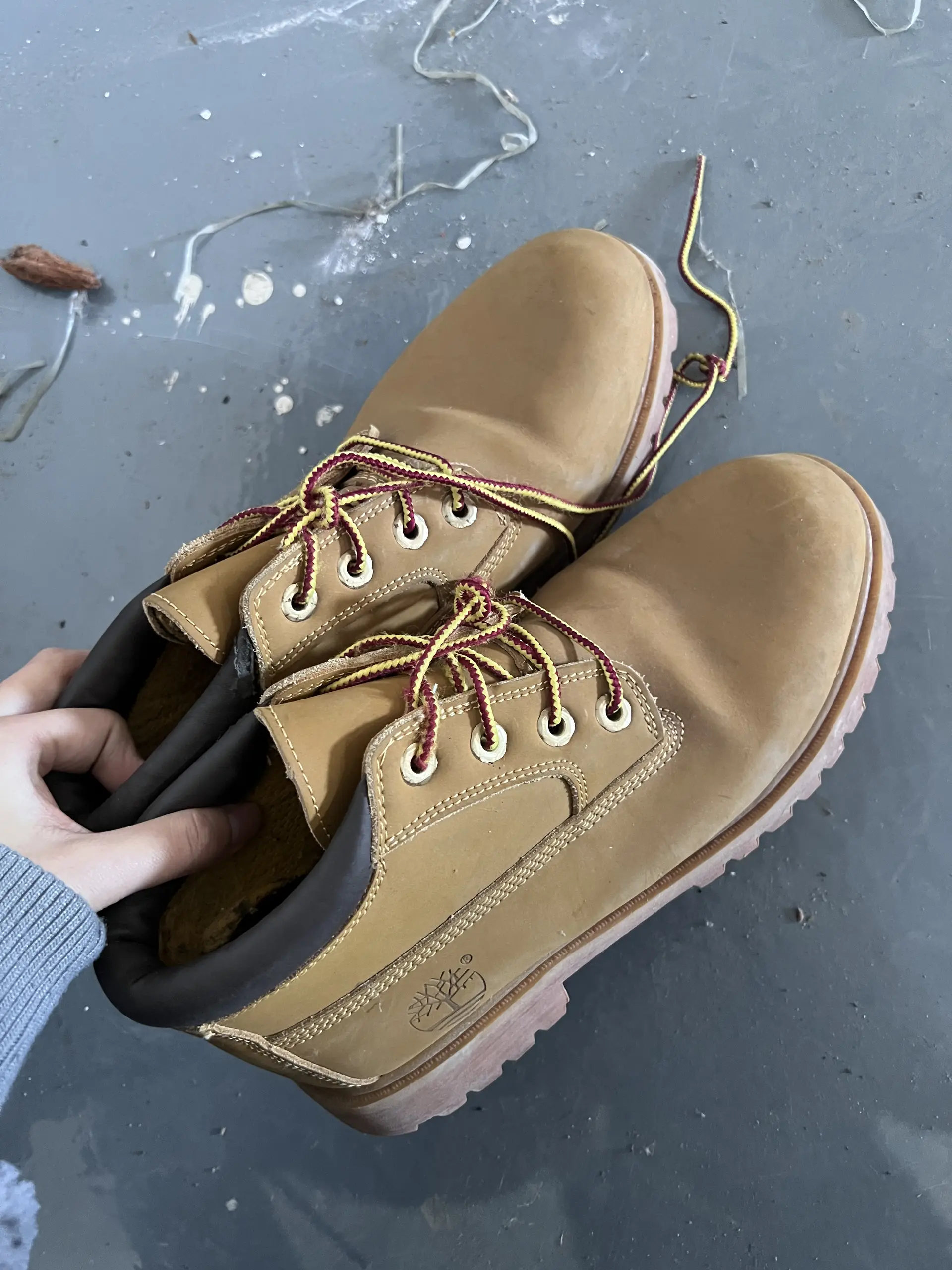 RealismThrift Used Brand Boots Wholesale - A-Grade Branded Second-Hand Shoes Bulk Supply