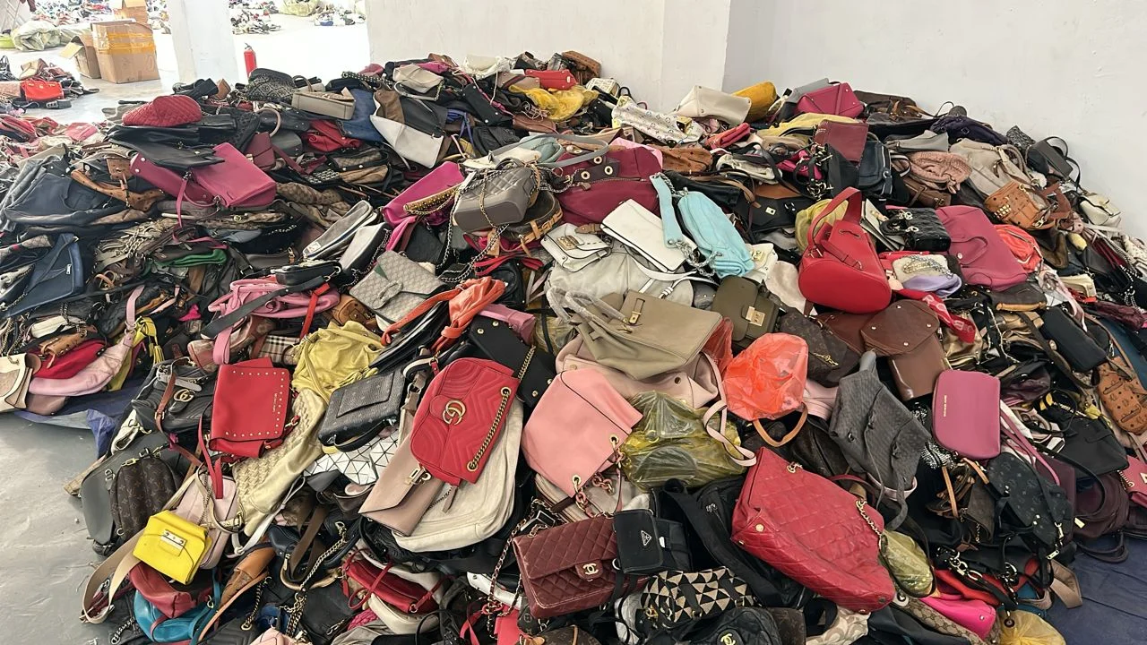 RealismThrift 15,000m² Modern Sorting Facility in China - Industrial Scale Wholesale Export Operations for Used Branded Fashion